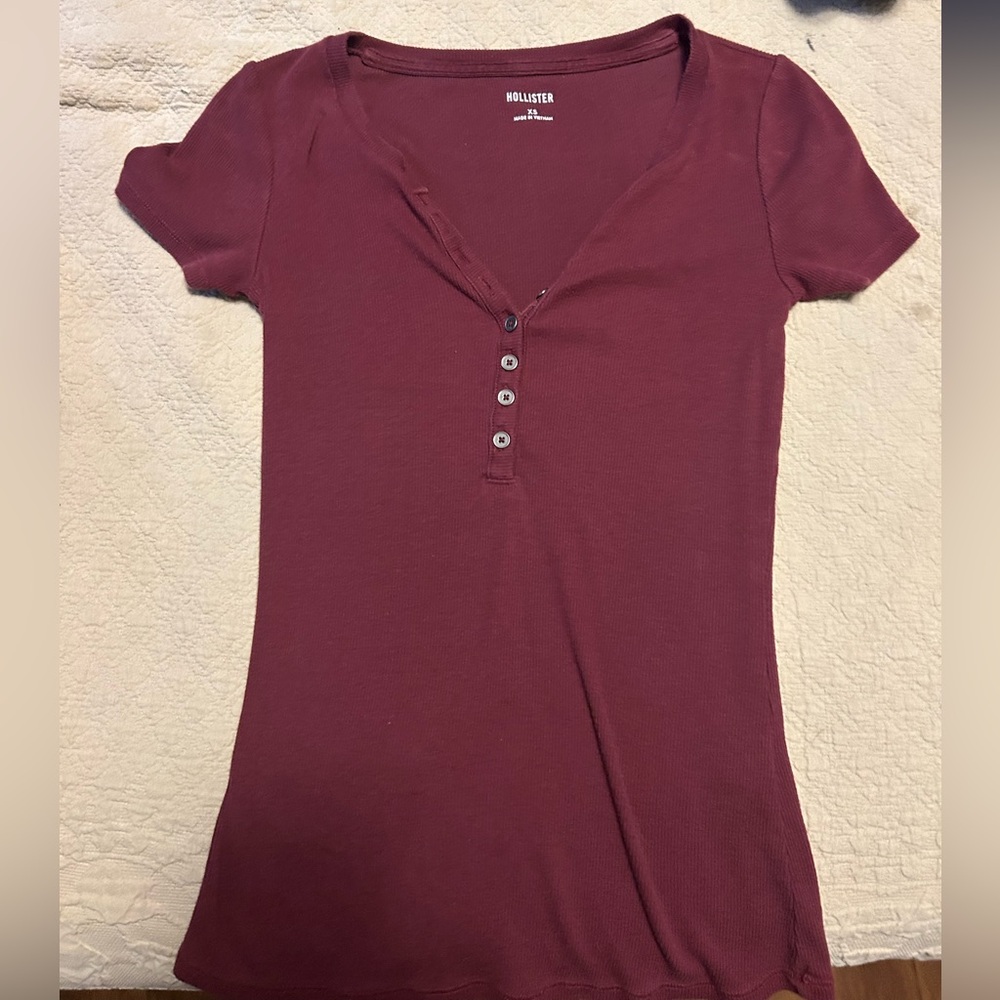 Hollister Women's Burgundy Ribbed Short Sleeve Henley